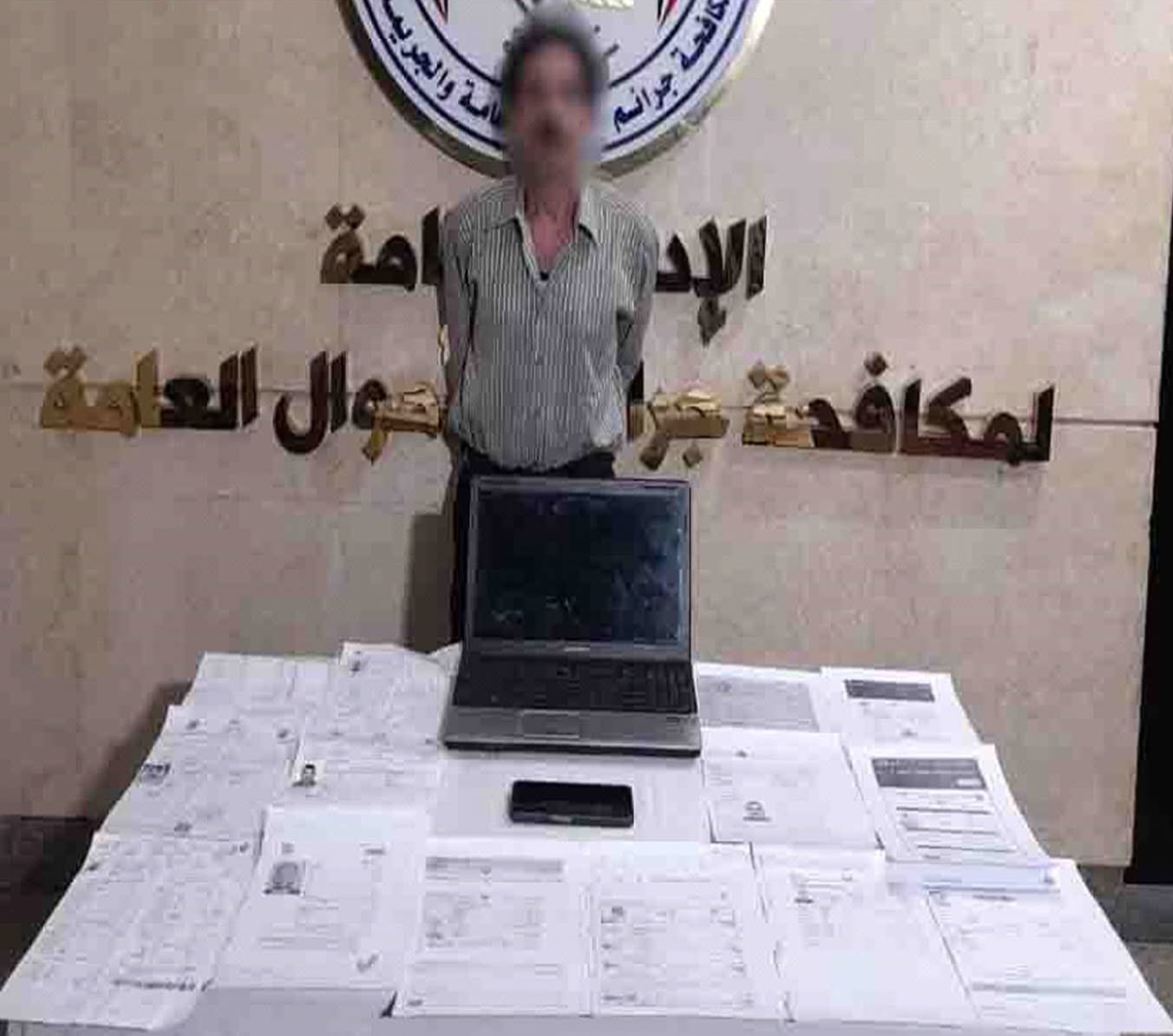 ضبط متهم بالجيزة لتزوير تأشيرات السفر وعقود العمل والنصب على المواطنين عبر مواقع التواصل