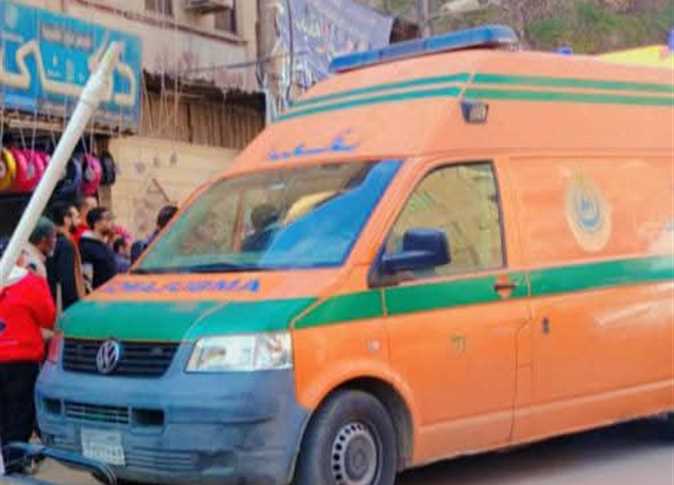 مأساة بالمقطم.. مصرع سيدة وإصابة زوجها في حادث مروع
