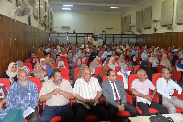  محافظ أسيوط يعقد اجتماعًا موسعًا استعدادًا لامتحانات نهاية العام الدراسي 2024/2025 ويوجّه بتطبيق صارم للضوابط القانونية لمكافحة الغش
