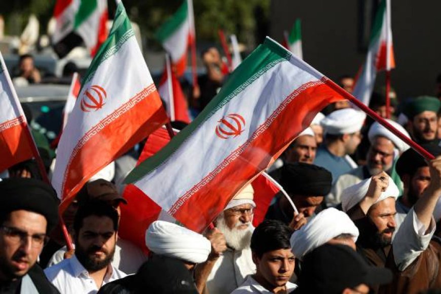 إيران تودع جثامين كبار القادة العسكريين والعلماء الذين سقطوا بفعل إسرائيل