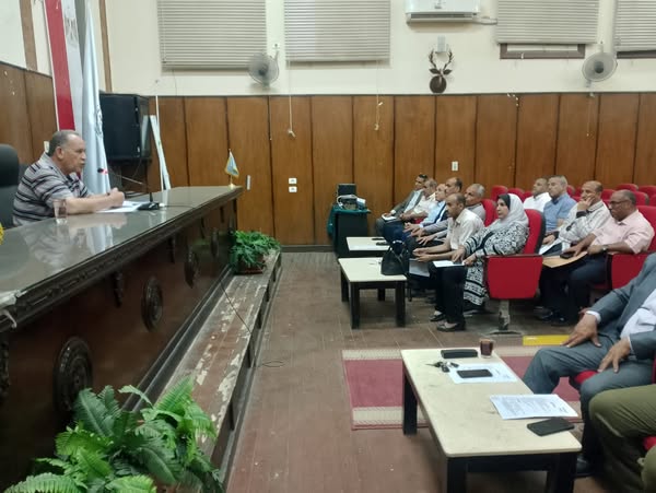 محافظ أسيوط يؤكد دعم المنظومة التعليمية ويوجه بتهيئة المدارس للعام الدراسي 2025/2026
