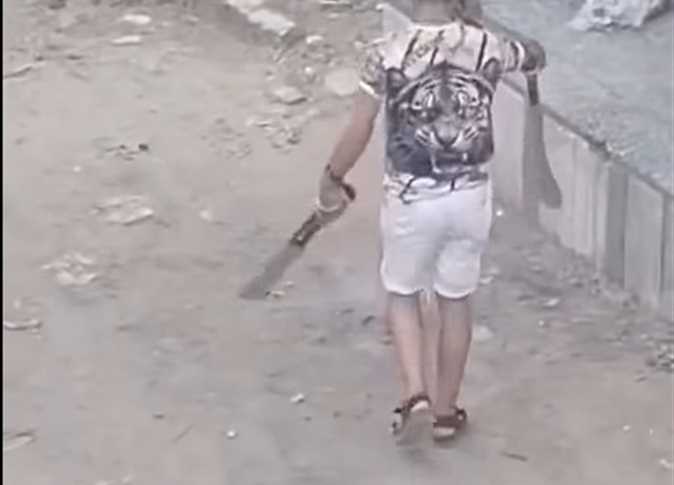ضبط بحوزته مخدرات.. «الداخلية» تكشف ملابسات فيديو لشخص يلوّح بسلاح أبيض بكفر الشيخ