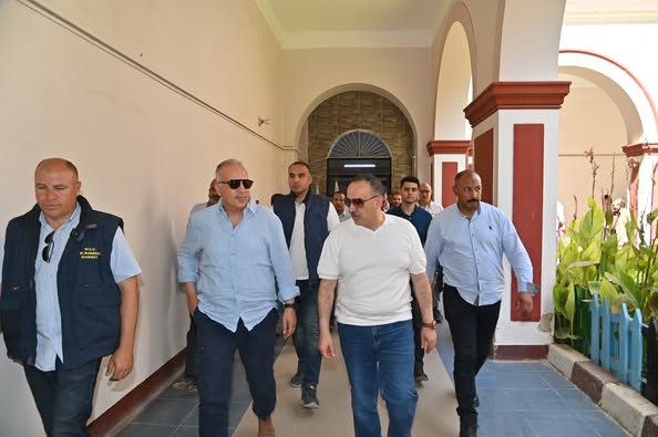 وزير الري يواصل جولته في أسيوط ويوجه بإزالة المخالفات وتطهير الترع خلال أسبوع