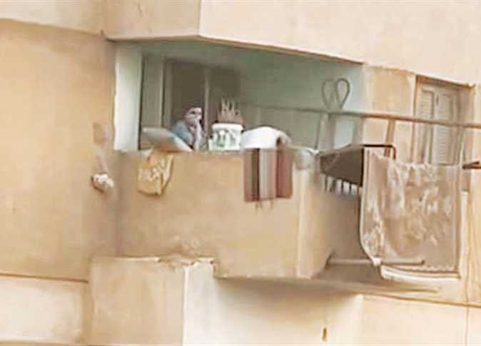 ضبط والدى الطفل المعتدى عليه فى شرفة منزله بالعاشر من رمضان