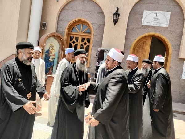 وزير الأوقاف يعزي في حريق كنيسة العذراء ويؤكد: المصريون أسرة واحدة والمواطنة في أسمى معانيها