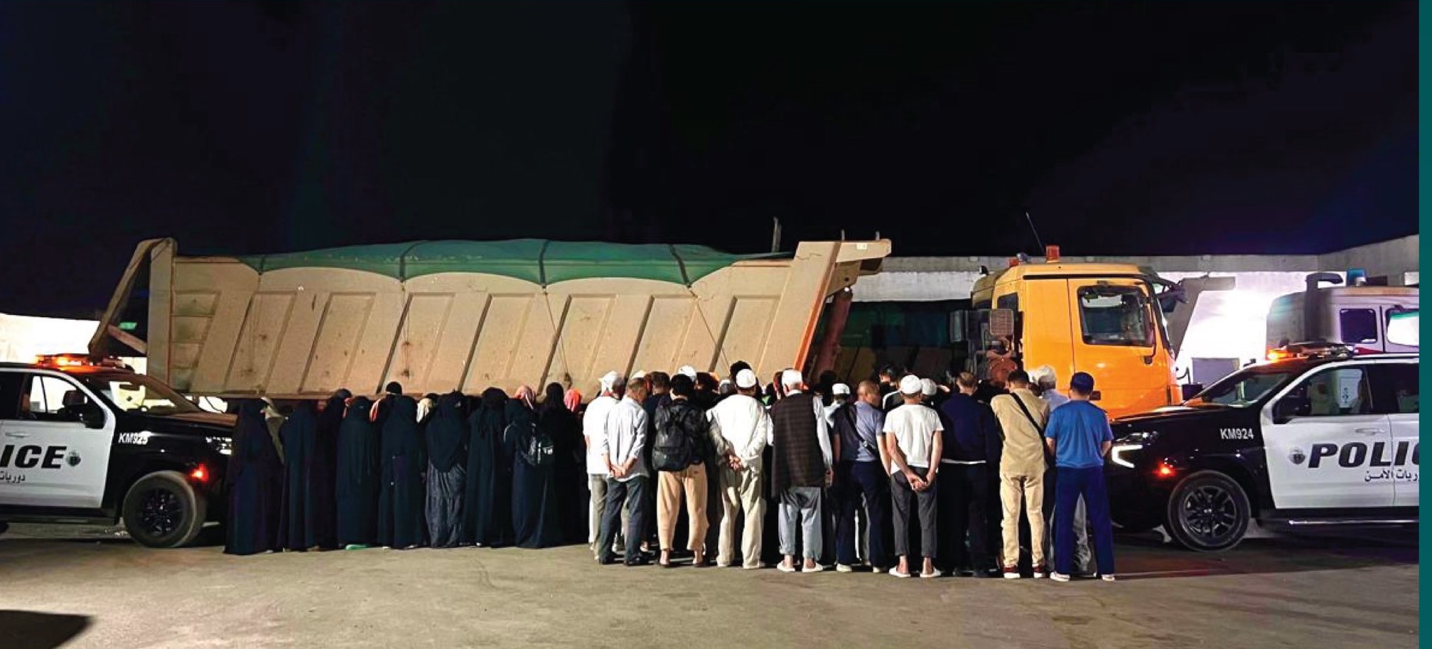 ضبط 3 مواطنين حاولوا تهريب 108 وافدين إلى مكة عبر 