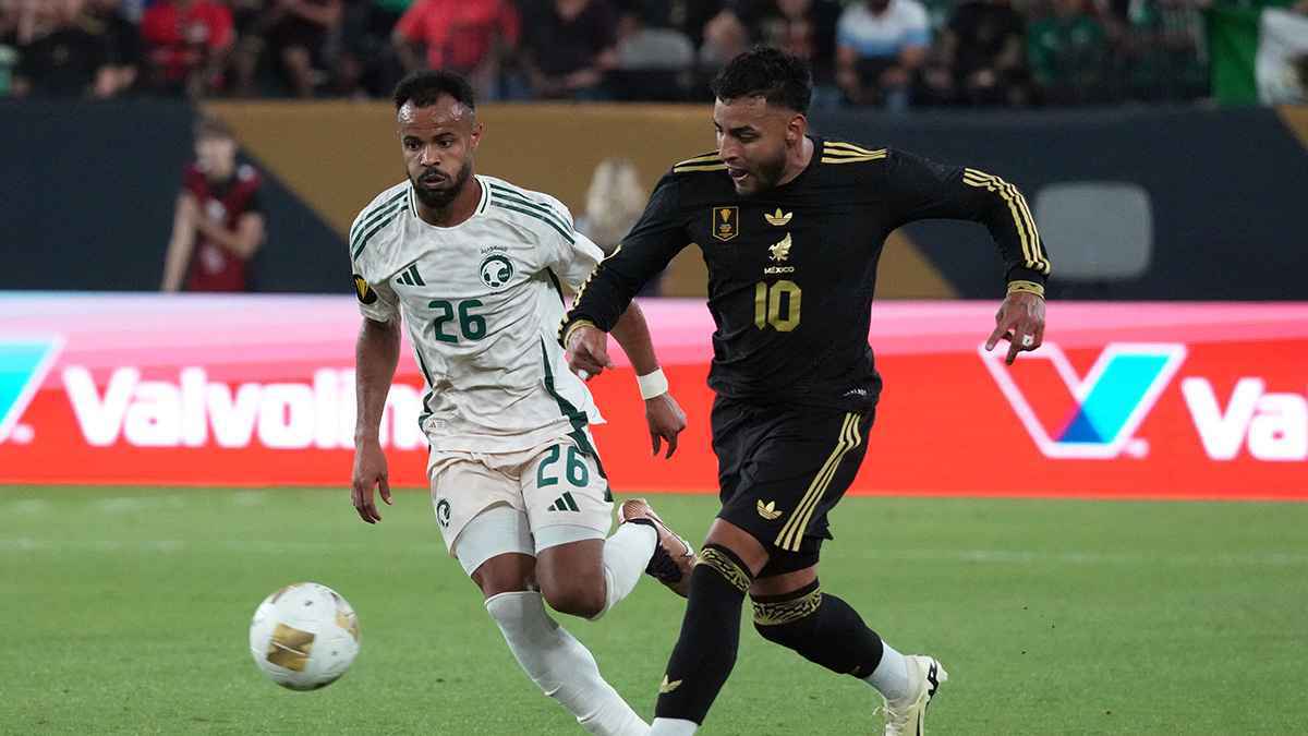 هدف فيجا وهدف مادو العكسي يضمنان للمكسيك الوصول إلى نصف النهائي بعد الفوز على السعودية 2-0