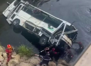 حادث مأسوي يودي بحياة 18 شخصا في الجزائر