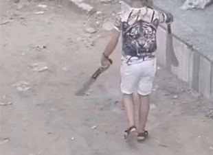 ضبط بحوزته مخدرات.. «الداخلية» تكشف ملابسات فيديو لشخص يلوّح بسلاح أبيض بكفر الشيخ