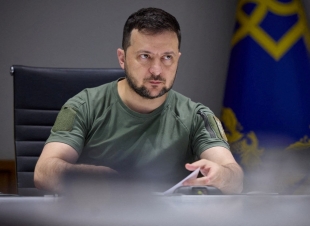 الرئيس الأوكراني زيلينسكي وصل إلى برلين لعقد محادثات مع ميركل حول إنهاء الحرب
