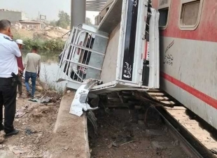 10 مشاهد من حادث قطار الإسكندرية- القاهرة في المنوفية: «عربة خرجت عن القضبان»