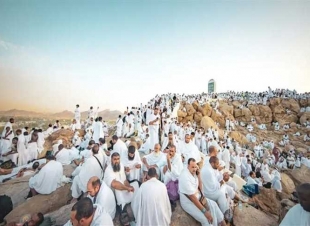 بعد ثبوت رؤية هلال ذي الحجة.. موعد وقفة عرفة وعيد الأضحى 2025 في مصر