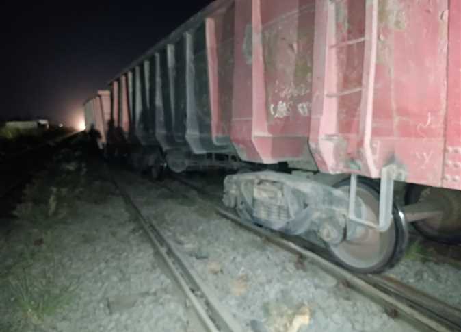 صدمه قطار..إصابة شاب ببتر في اليد أثناء عبوره مزلقان بنها بالقليوبية