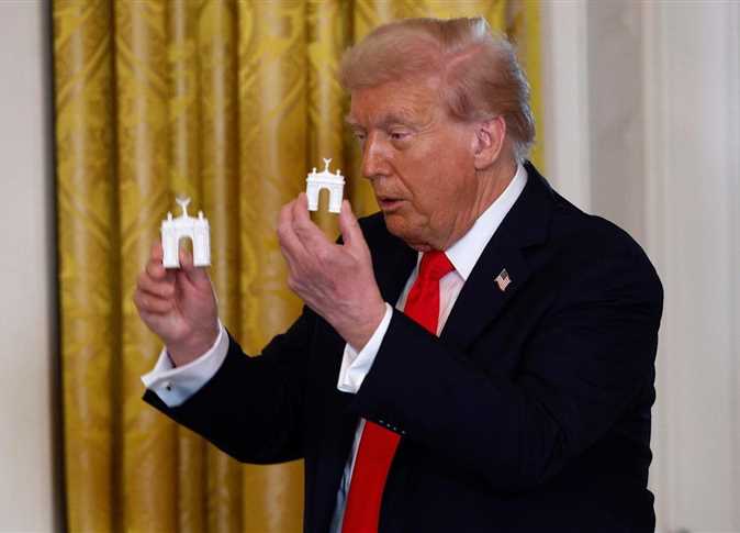 ترامب يُمهد الطريق لرسوم جمركية جديدة على الصين وينتقد كندا بشدة