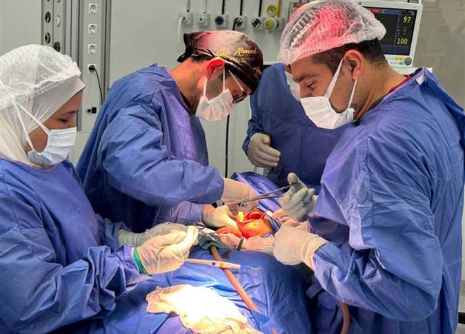 جراحة عاجلة تنقذ شابًا بعد تمزق ذراعه في المنوفية