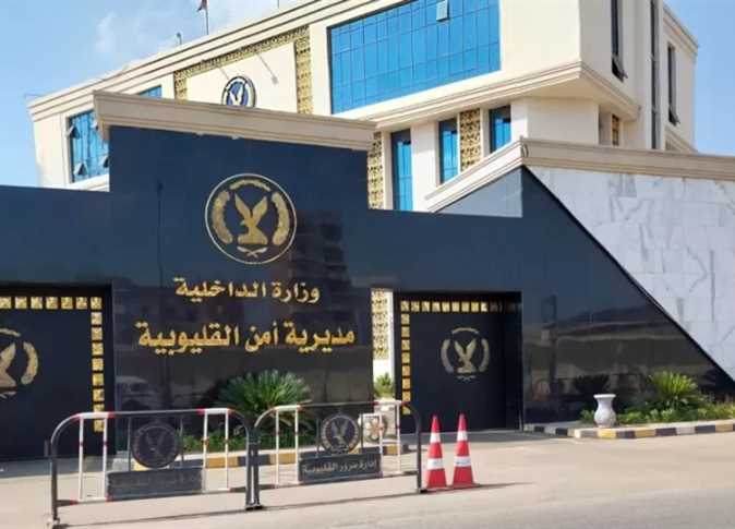 شخص تعدي علي زوج والدته