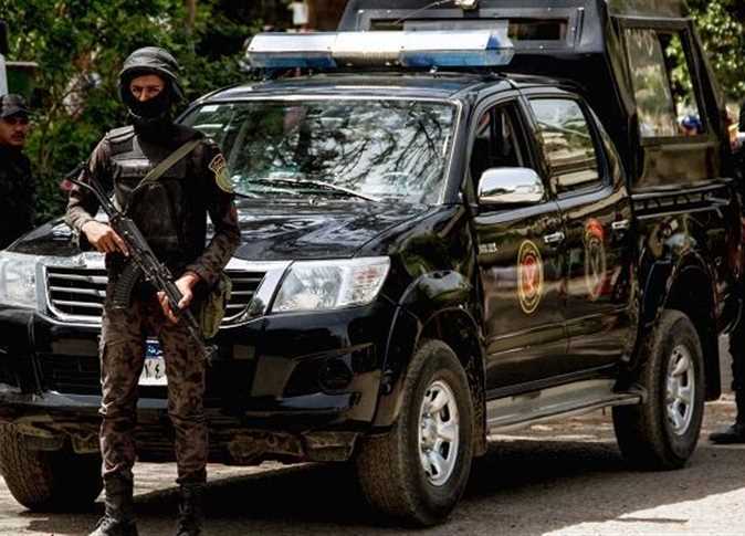 القبض على «سيدة» اقتحمت مدرسة في أكتوبر واعتدت على المدير والمعلمين بعد فصل ابنها (تفاصيل)