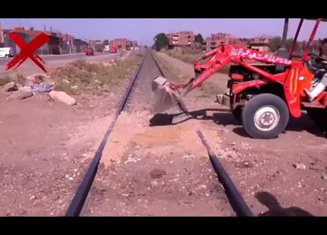  النقل تناشد المواطنين بعدم إقامة معابر غير شرعية على قضبان السكة الحديد