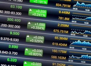 تواجه الأسهم الأمريكية تحديات بعد انتعاش مدفوع بالرسوم الجمركية، تشمل ارتفاع التقييمات وتوقعات أرباح غير واضحة