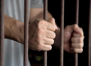 السجن 35 عامًا لـ قاضِ أنهى حياة زوجته بطريقة بشعة بسبب خلافات مادية بكاليفورنيا